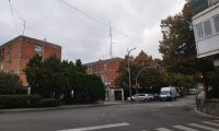 El Ayuntamiento de Collado Villalba y los propietarios de El Pontón estudian la retirada de los tableros de los soportales mientras sopesan la demolición del edificio