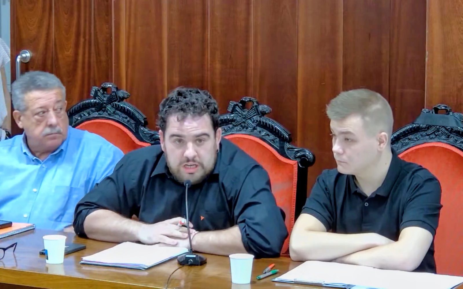 De izquierda a derecha: Demetrio Garrido (Hacer El Escorial), Ignacio Orueta (Unidas El Escorial) y Antuan Lazoryk (Más Madrid)