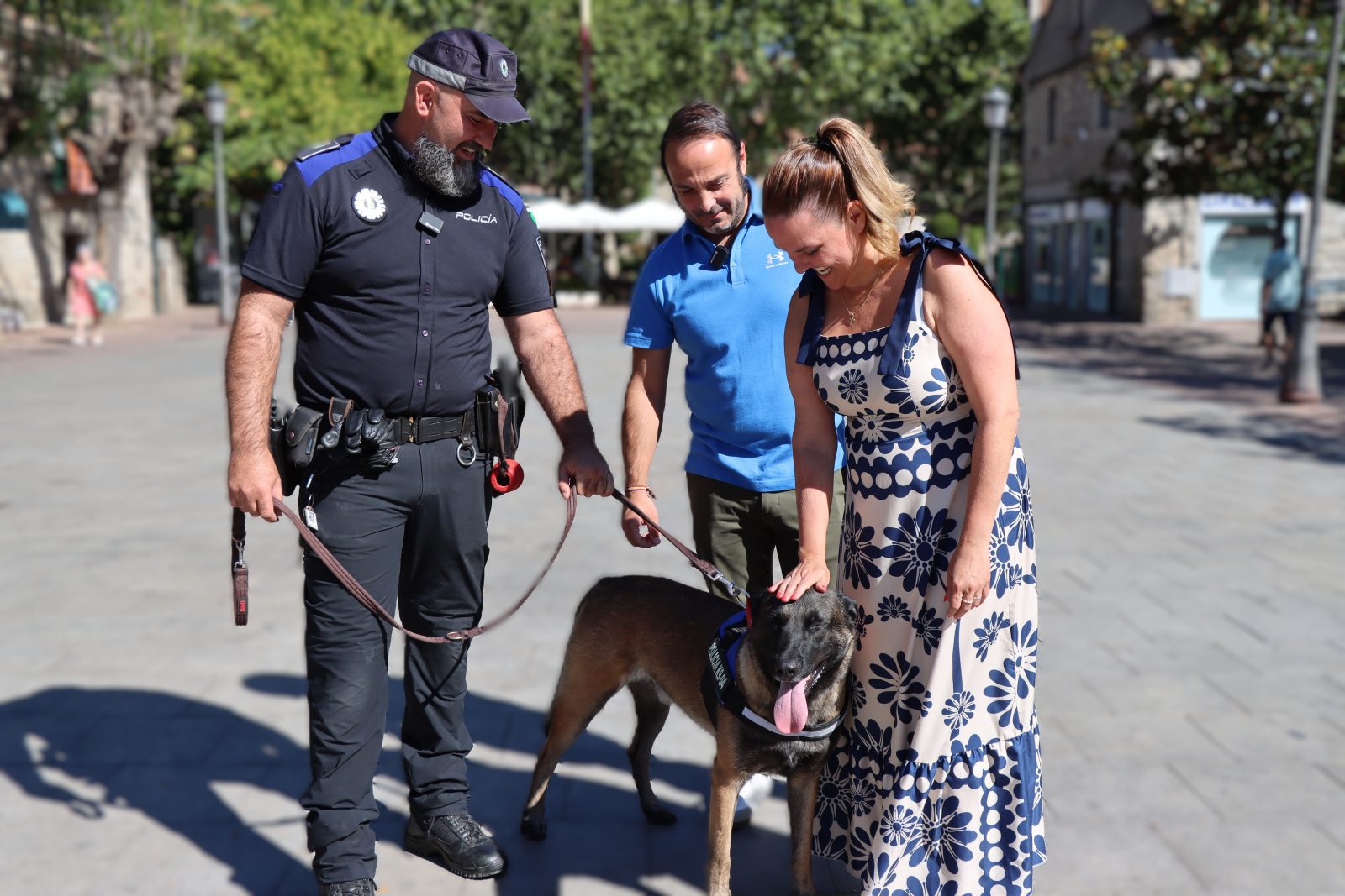 La alcaldesa de Galapagar, Carla Greciano, y el concejal de Seguridad, Javier Álvarez, en la presentación de la unidad canina