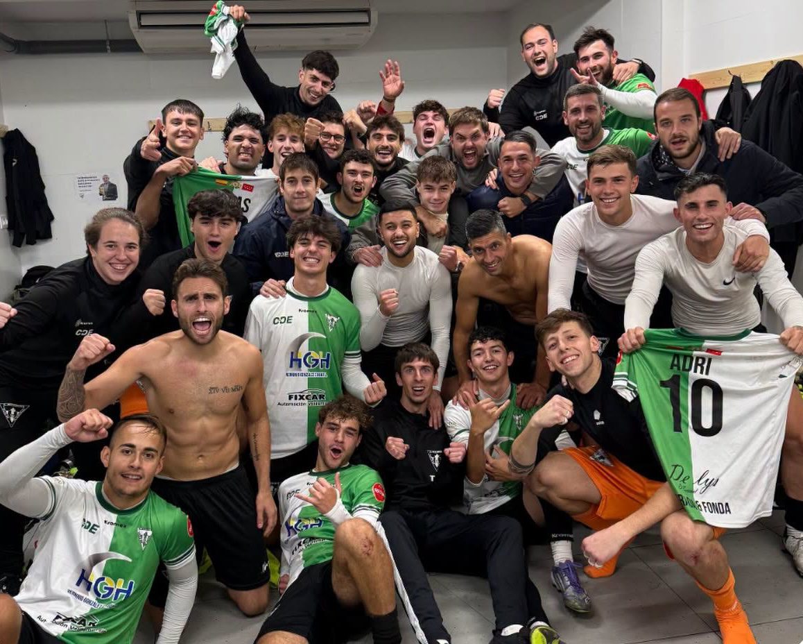Celebración del CD El Escorial tras su victoria ante el Atlético Chopera Alcobendas
