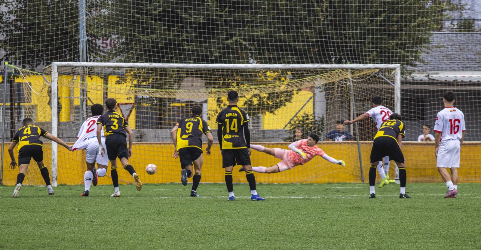 Nouaman marca de penalti el primer gol del partido para su equipo