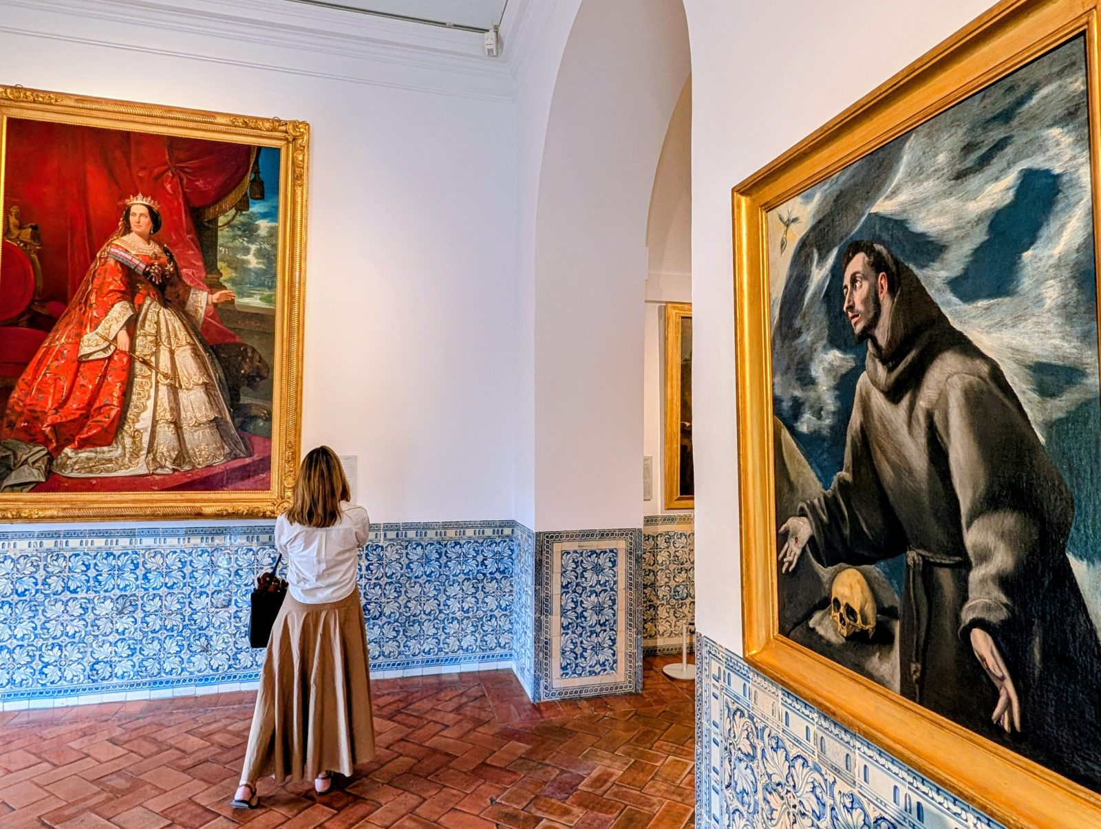 Imagen del renovado Museo de Pintura, con un cuadro del taller de El Greco y un retrato de Isabel II, obra de Luis de Madrazo