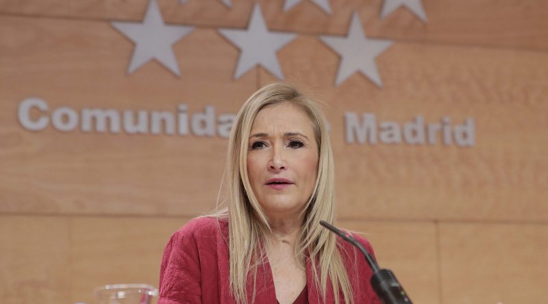 CIFUENTES PRESIDE LAS REUNIONES ORDINARIA Y EXTRAORDINARIA DEL CONSEJO DE GOBIERNO
La presidenta de la Comunidad de Madrid, Cristina Cifuentes, preside la última reunión del Consejo de Gobierno de este año, con 208 asuntos de distintos ámbitos en el orden del día, en el que, entre otros temas, se aprobará la prórroga de los presupuestos. En torno a las 12:30 horas se informará a los medios de los acuerdos adoptados. Además, a las 14:00 horas se celebrará un Consejo de Gobierno extraordinario para la aprobación de las modificaciones urbanísticas del ámbito del estadio del Atlético de Madrid. En este caso se informará a través de la Oficina de Comunicación. 
Foto: D.Sinova / Comunidad de Madrid