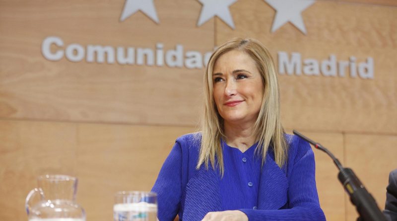 CIFUENTES PRESIDE LA REUNIÓN DEL CONSEJO DE GOBIERNO
La presidenta de la Comunidad de Madrid, Cristina Cifuentes, preside la reunión del Consejo de Gobierno e informa a los medios de los acuerdos adoptados. 
Foto: D.Sinova / Comunidad de Madrid