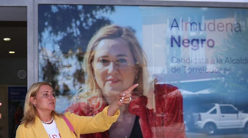almudena negro 222