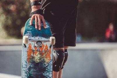 guys skate in the pool in the city