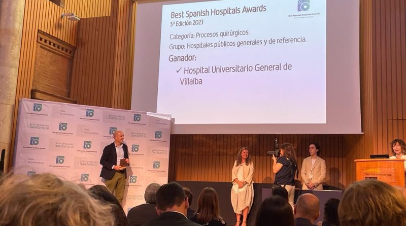 2023 10 06 Momento en el que el Dr. Maestre recogió el Premio BSH en Procesos Quirúrgicos para el HUGV