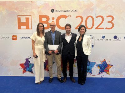 De-izda.-a-dcha-Marta-del-Olmo-gerente-territorial-del-HUGV-los-doctores-Nunez-y-El-Kadaoui-y-el-Dr.-Jorge-Short-gerente-territorial-adjunto-del-HUGV-en-el-acto-de-entrega-de-los-Premios-BiC-2023