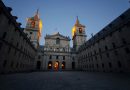 Vista nocturna del Patio de Reyes del Monasterio de San Lorenzo de El Escorial