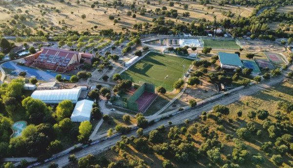 Nuevo-Pabellon-Cubierto-y-Pista-de-Atletismo-en-la-Ciudad-Deportiva-Navafria-de-Moralzarzal