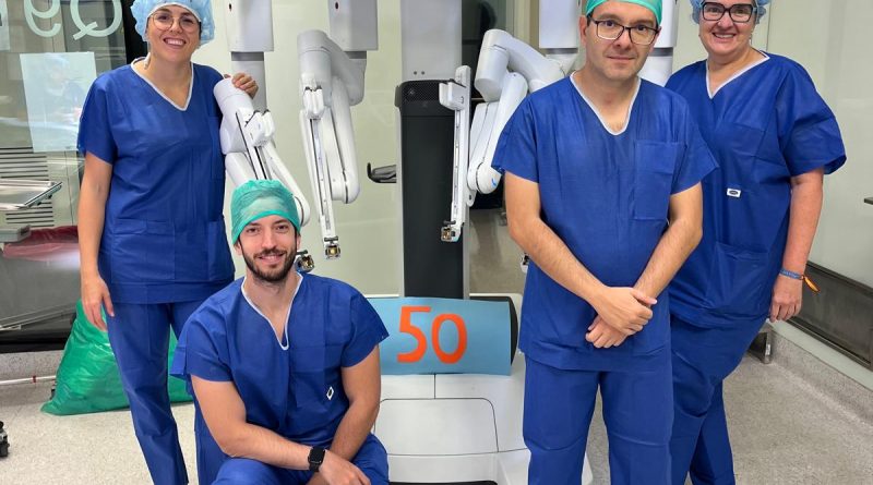 2024 11 11 Equipo de la sección de Coloproctología que realizó en octubre el caso número 50 con el robot Da Vinci, desde el inicio del Programa de Cirugía Robótica en el HUGV