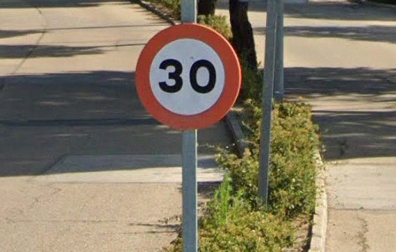señal urbanizaciones límite de velocidad