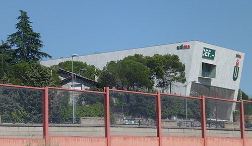 500px-UDIMA_desde_la_Av._Juan_Carlos_I