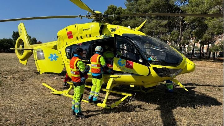 319370_helicopterodel112trasladaalmenorahogado_thumb_722
