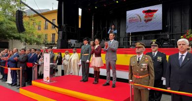 acto 12 de octubre autoridades