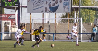 Julio agarra a More evitando un contraataque