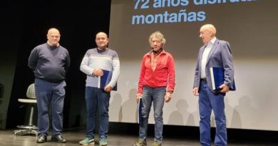 El-dia-de-Carlos-Soria-en-el-XX-Aniversario-de-las-Jornadas-de-Montana-reconocimiento-a-los-pioneros