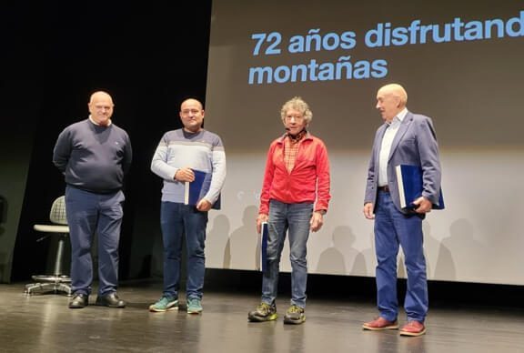 El-dia-de-Carlos-Soria-en-el-XX-Aniversario-de-las-Jornadas-de-Montana-reconocimiento-a-los-pioneros