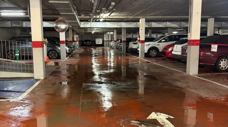 estado actual parking plaza del caño con goteras