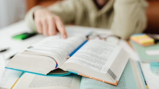 becas-escolares-529x298