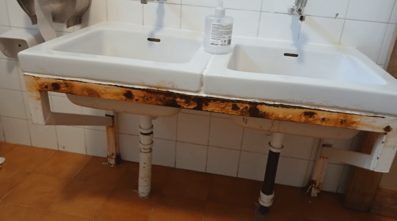 Baños del colegio Miguel de Cervantes