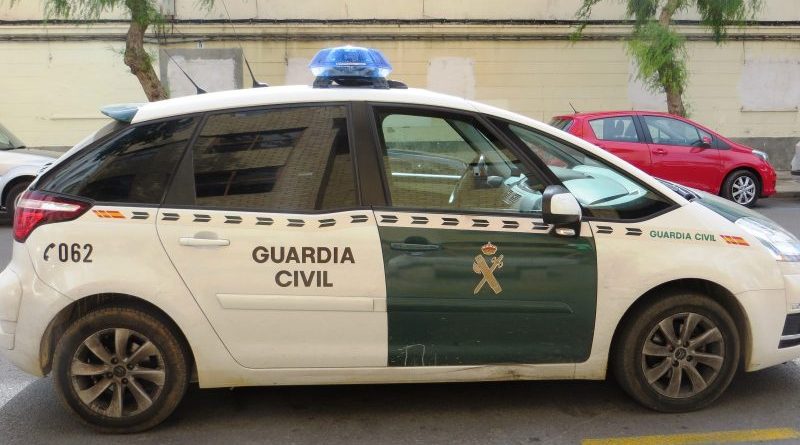 Guardia_civil_car_03