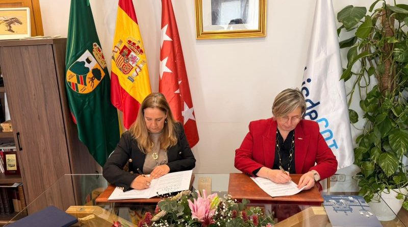Firma convenio Hoyo de Manzanares e Hisdesat