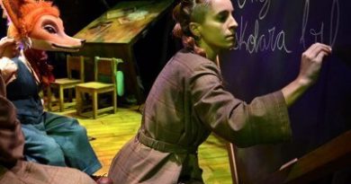 Moralzarzal-rinde-homenaje-a-la-educacion-y-la-libertad-con-el-teatro-infantil-La-Maestra-2026