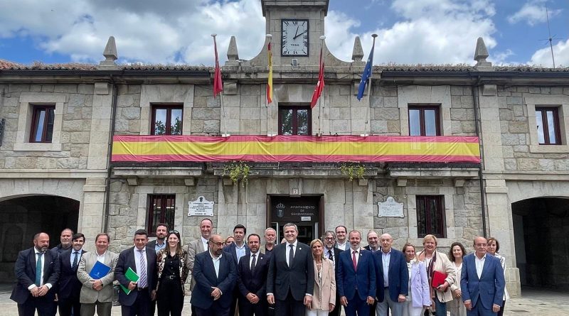 Reunión alcaldes y consejero en Guadarrama