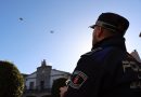 agente volando dron