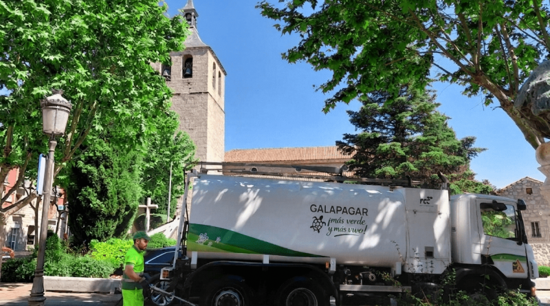 Tareas de baldeo en Galapagar, FCC Medio Ambiente