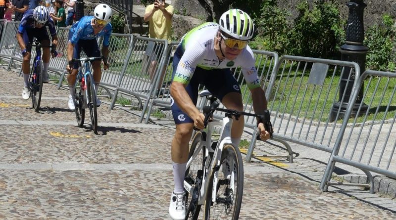 David González, entrando en la meta de la Plaza del Castillo