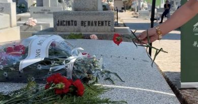 Rosas en tumba JAcinto Benavente