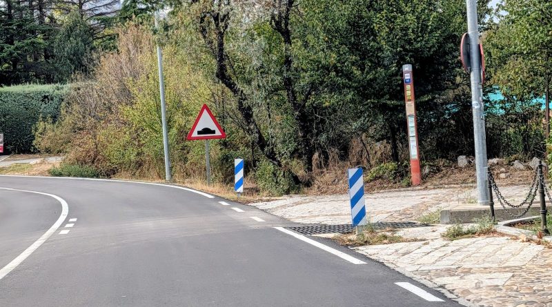 Carretera M-533 a su paso por Peralejo