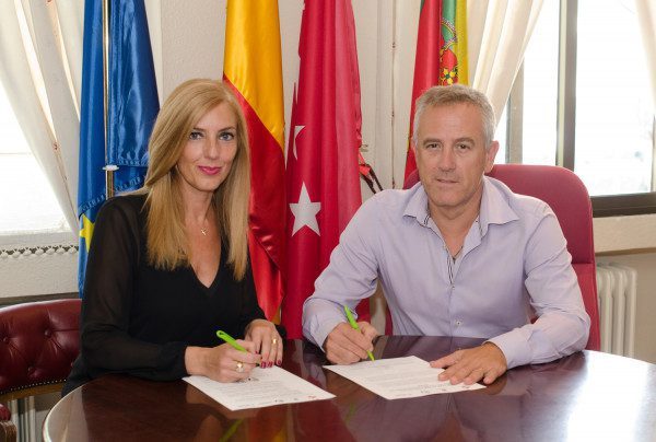 firma-convenio-menores-ni-una-gota-NP