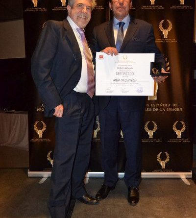 Entrega medalla y diploma