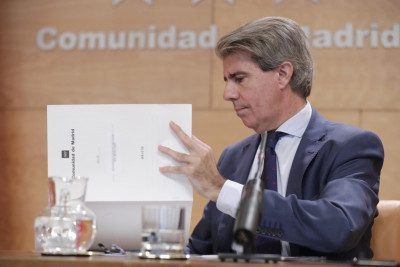 CIFUENTES PRESIDE LA REUNIÓN DEL CONSEJO DE GOBIERNO.
GARRIDO informa a los medios de los acuerdos adoptados.
Foto: D.Sinova