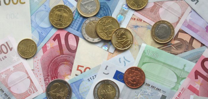 euro-coins-and-banknotes-702x336
