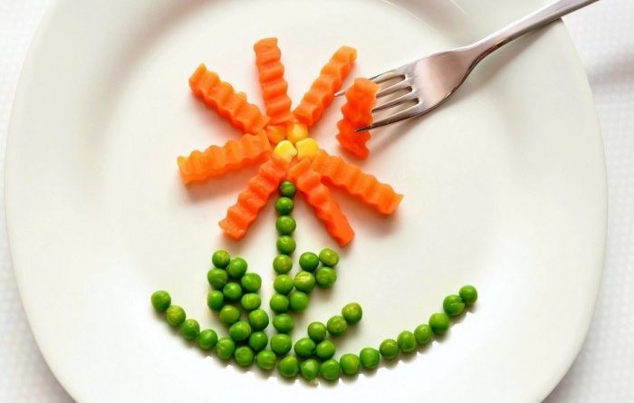 verduras-saludables-en-plato-comedor
