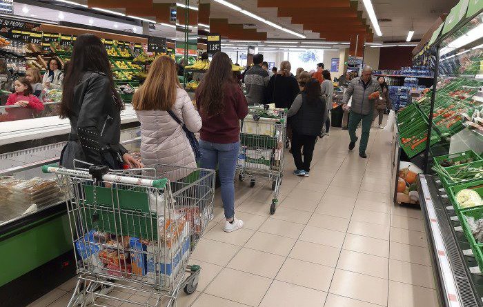 coronavirus gente comprando 5