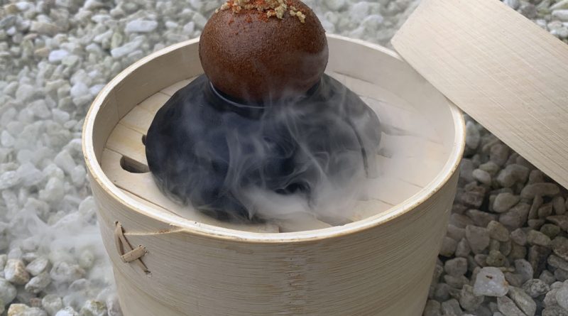 Buñuelo líquido de cocido madrileño», de Rubén Amro Rodríguez (La Torre Boxart Hotel, Collado Mediano)