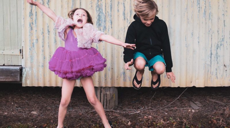 saltar-ninos-alegria-2-scaled