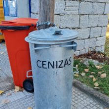 cubo cenizas