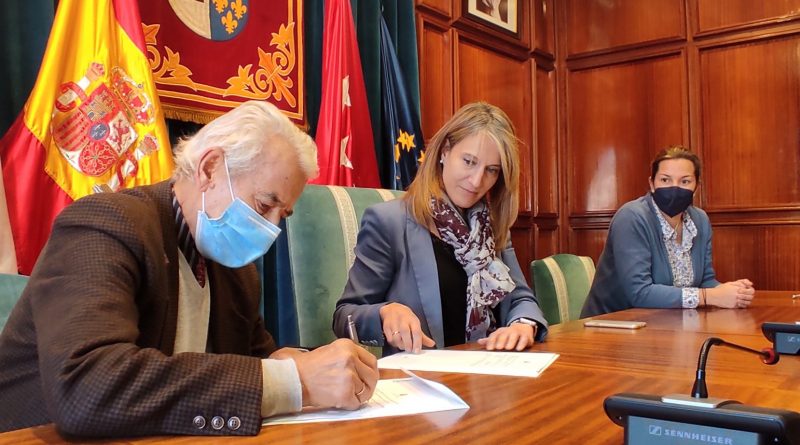 Firma del convenio con la 3 edad-2